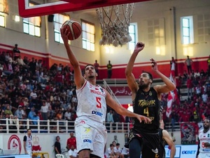 Pirates contre Fussistes : L'Affrontement du Sommet Pirates contre Fussistes : L'Affrontement du Sommet