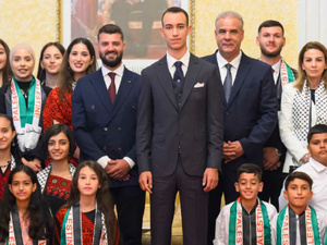 Le prince héritier Moulay El Hassan reçoit les enfants Maqdessis Le prince héritier Moulay El Hassan reçoit les enfants Maqdessis