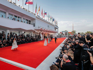 Hind Bensari : la réalisatrice marocaine qui séduit Venise