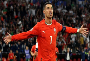À 40 ans, Cristiano Ronaldo continue de marquer l’histoire À 40 ans, Cristiano Ronaldo continue de marquer l’histoire