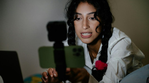 Influenceuses marocaines : entre passion, entrepreneuriat et défis économiques Influenceuses marocaines : entre passion, entrepreneuriat et défis économiques