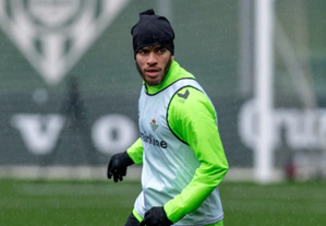 Abdessamad Ezzalzouli de retour à l’entraînement avec le Real Betis Abdessamad Ezzalzouli de retour à l’entraînement avec le Real Betis