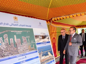 SM le Roi Mohammed VI inaugure et visite plusieurs projets d’envergure inscrits dans le cadre de la restructuration et du développement du Complexe Portuaire de Casablanca