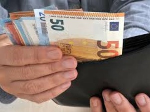 La BCE invite les Européens à garder du cash chez eux