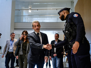 Nicolas Sarkozy condamné à cinq ans de prison ferme dans l’affaire du financement libyen Nicolas Sarkozy condamné à cinq ans de prison ferme dans l’affaire du financement libyen