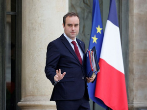 Lecornu démissionne quelques heures après la nomination de son gouvernement Lecornu démissionne quelques heures après la nomination de son gouvernement