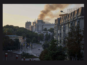 Ukraine: l’air inquiète, la terre saigne