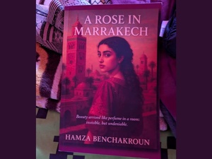 Une Rose à Marrakech : le nouveau roman de Hamza Benchakroun, entre beauté, perte et renaissance