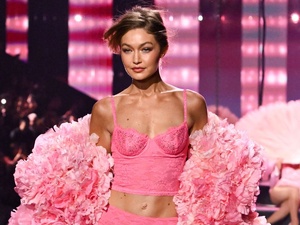 Victoria’s Secret 2025 : le retour des ailes, des paillettes et du désir collectif Victoria’s Secret 2025 : le retour des ailes, des paillettes et du désir collectif