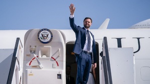 Le vice-président américain J.D. Vance quitte Tel-Aviv (Israël) pour retourner à Washington, le 23 octobre 2025. (NATHAN HOWARD / AFP)