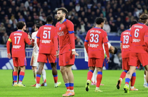 PSG : Kvaratskhelia célèbre pour Hakimi, un geste qui touche les supporters PSG : Kvaratskhelia célèbre pour Hakimi, un geste qui touche les supporters