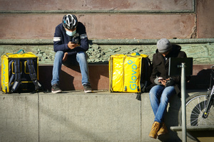 Travail & Précarité : Quand le salaire ne suffit plus à faire face à la vie au Maroc ? Travail & Précarité : Quand le salaire ne suffit plus à faire face à la vie au Maroc ?