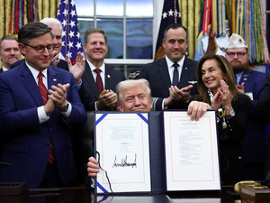 Shutdown aux États-Unis : Après 43 jours de paralysie, Donald Trump signe la fin du blocage historique Shutdown aux États-Unis : Après 43 jours de paralysie, Donald Trump signe la fin du blocage historique