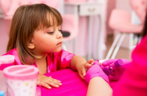 La mode des instituts de beauté pour enfants suscite l’inquiétude des dermatologues