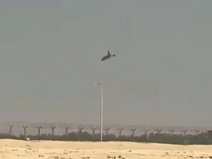 Un avion de chasse indien s'écrase lors du salon aéronautique de Dubaï Un avion de chasse indien s'écrase lors du salon aéronautique de Dubaï