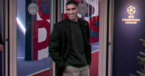 Achraf Hakimi soutient le PSG depuis les tribunes malgré sa blessure Achraf Hakimi soutient le PSG depuis les tribunes malgré sa blessure