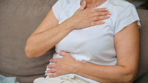 Reflux gastro-œsophagien : le stress n’en est pas la cause, mais il peut intensifier la douleur Reflux gastro-œsophagien : le stress n’en est pas la cause, mais il peut intensifier la douleur