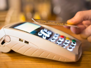 L’Office des Changes autorise le change via TPE et cartes bancaires internationales