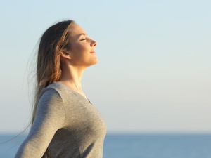 Respirer mal sans le savoir : l’erreur invisible qui fatigue votre corps Respirer mal sans le savoir : l’erreur invisible qui fatigue votre corps