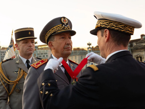 Le Général Mohammed Berrid décoré de la Légion d'Honneur à Paris Le Général Mohammed Berrid décoré de la Légion d'Honneur à Paris