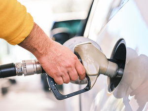 Baisse des prix des carburants au Maroc : un soulagement à la pompe, des questions en suspens Baisse des prix des carburants au Maroc : un soulagement à la pompe, des questions en suspens