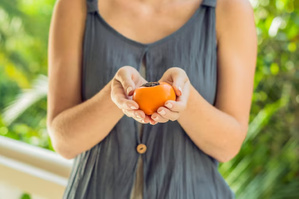 Le fruit d’hiver que personne ne remarque… mais qui fait des miracles Le fruit d’hiver que personne ne remarque… mais qui fait des miracles