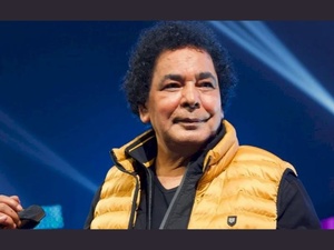 Mohamed Mounir rassure après son malaise et prépare un duo de choc avec Wegz à Dubaï Mohamed Mounir rassure après son malaise et prépare un duo de choc avec Wegz à Dubaï