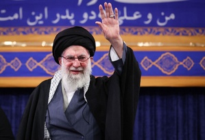 L’ayatollah Khamenei prêt à quitter le pays ?