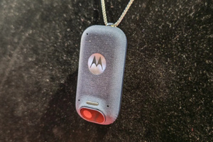 Votre nouvel assistant tient dans un pendentif : futur ou gadget ?