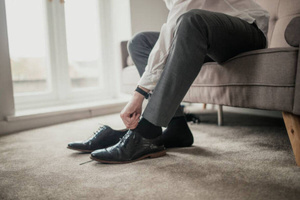 Le geste du matin qui abîme vos chaussures