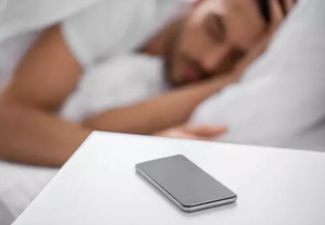 Dormir avec le Wi-Fi ? Ce que ton corps et ton portefeuille en pensent Dormir avec le Wi-Fi ? Ce que ton corps et ton portefeuille en pensent