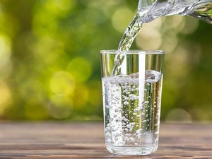 Eau alcaline: promesses marketing face aux preuves scientifiques, que faut-il croire ? Eau alcaline: promesses marketing face aux preuves scientifiques, que faut-il croire ?