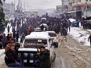 Syrie : l’ONU envoie de l’aide vers Kobané, ville à majorité kurde cernée par l’armée Syrie : l’ONU envoie de l’aide vers Kobané, ville à majorité kurde cernée par l’armée