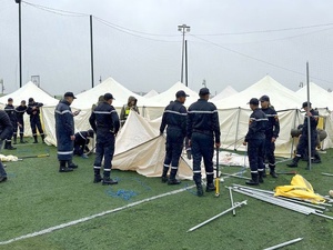 Des équipes militaires et civiles mobilisées pour venir en aide aux habitants des zones sinistrées.