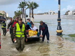 Des équipes militaires et civiles mobilisées pour venir en aide aux habitants des zones sinistrées.