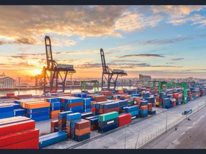 Commerce extérieur : Le déficit commercial se creuse à 353 milliards de dirhams fin 2025 Commerce extérieur : Le déficit commercial se creuse à 353 milliards de dirhams fin 2025