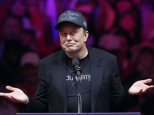 Elon Musk dépasse les 850 milliards de dollars et devient l’homme le plus riche de l’histoire