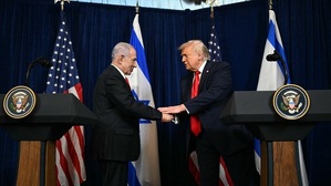 Donald Trump et le Premier ministre israélien Benjamin Netanyahu à Mar-a-Lago, en Floride, le 29 décembre 2025 ( AFP / Jim WATSON )