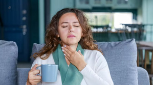 Mal de gorge : boire chaud ou froid, que choisir ?