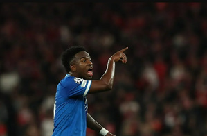 SL Benfica ouvre une enquête après des gestes racistes visant Vinícius Júnior SL Benfica ouvre une enquête après des gestes racistes visant Vinícius Júnior