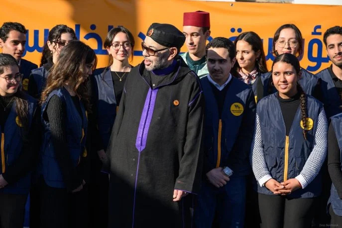 Le Roi Mohammed VI en compagnie du Prince héritier Moulay El Hassan lance à Salé l'opération nationale "Ramadan 1447" . C’est encore Prince héritier, que le Souverain imposé à l’État, ses élites et plus généralement aux Marocains de regarder la part pauvre de leur pays dans les yeux (Photo Driss Ben Malek)