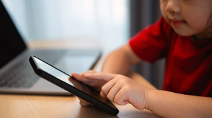 Étude : l’exposition aux écrans avant 2 ans favorise l’anxiété chez les adolescents Étude : l’exposition aux écrans avant 2 ans favorise l’anxiété chez les adolescents