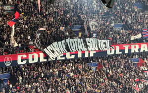 Achraf Hakimi : le soutien des supporters du Paris Saint-Germain malgré son renvoi en procès Achraf Hakimi : le soutien des supporters du Paris Saint-Germain malgré son renvoi en procès