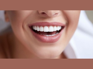 Habitudes à table: ces aliments et gestes qui abîment l’émail et ternissent le sourire Habitudes à table: ces aliments et gestes qui abîment l’émail et ternissent le sourire