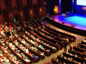 Le théâtre marocain fait salle comble au Ramadan : entre spiritualité et divertissement