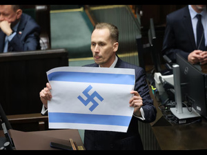 Varsovie : Un député brandit un drapeau Israélien frappé d'une Croix Gammée