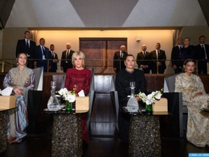 Les Princesses, Lalla Khadija, Lalla Meryem, Lalla Hasnaa et Brigitte Macron, assistent au spectacle d’ouverture du Théâtre Royal de Rabat Les Princesses, Lalla Khadija, Lalla Meryem, Lalla Hasnaa et Brigitte Macron, assistent au spectacle d’ouverture du Théâtre Royal de Rabat