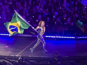 Shakira enflamme la plage de Copacabana : 2 millions de fans pour un concert historique Shakira enflamme la plage de Copacabana : 2 millions de fans pour un concert historique