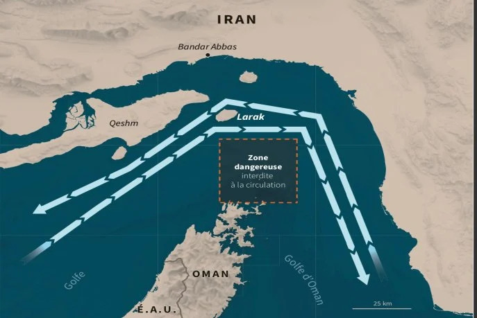 Carte montrant les deux routes maritimes alternatives imposées par la marine des Gardiens de la Révolution iraniens en invoquant la possibilité de "mines" sur l'itinéraire habituel plus au large du détroit d'Ormuz / AFP