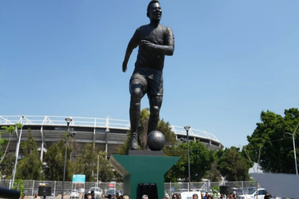Une statue géante de Pelé inaugurée à Guadalajara à l’approche du Mondial 2026